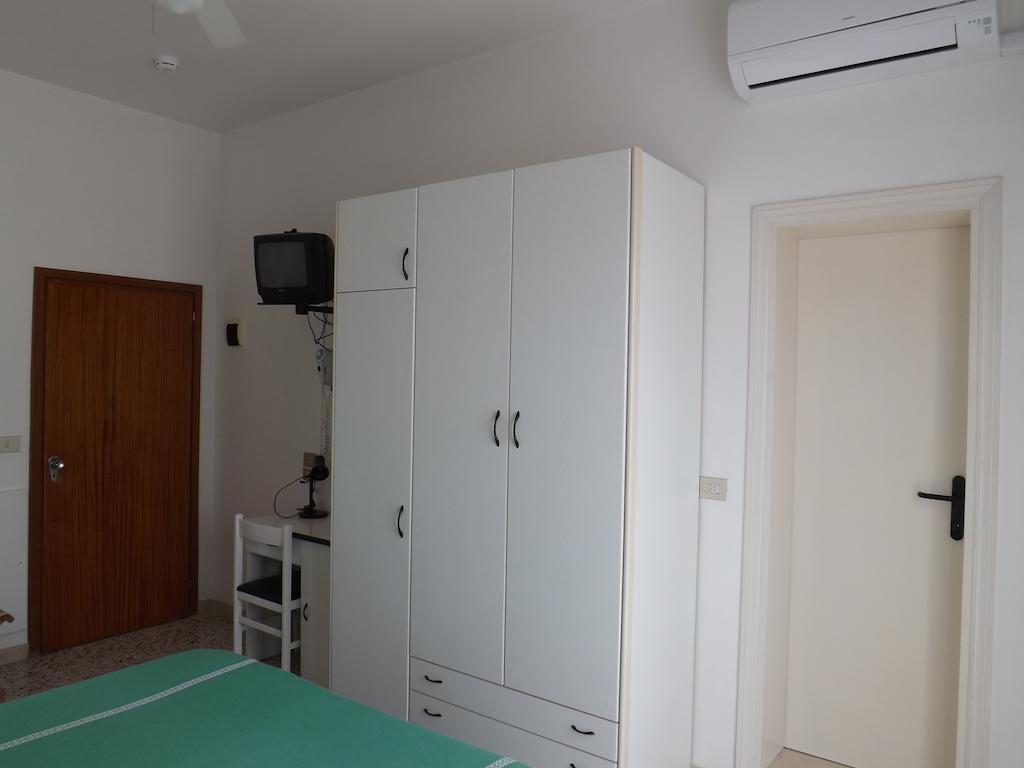 Hotel Villa Domiziana Rimini Buitenkant foto