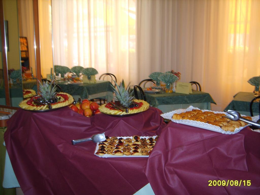 Hotel Villa Domiziana Rimini Buitenkant foto