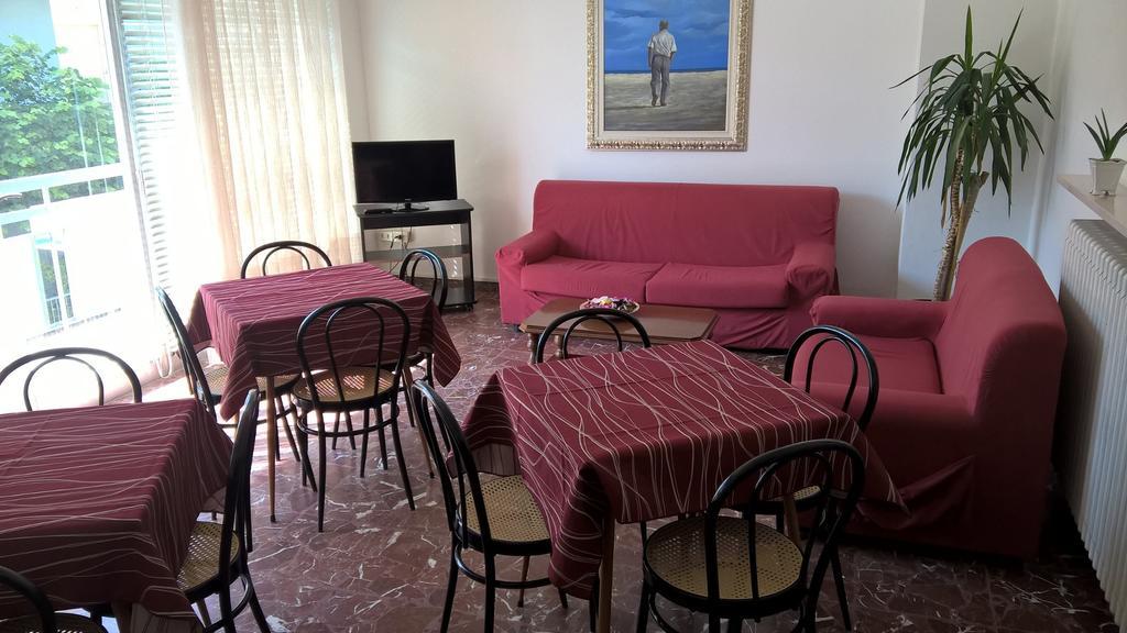 Hotel Villa Domiziana Rimini Buitenkant foto