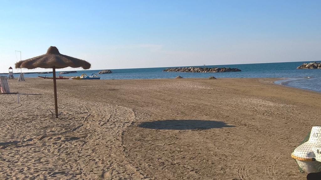 Hotel Villa Domiziana Rimini Buitenkant foto