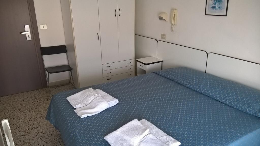Hotel Villa Domiziana Rimini Buitenkant foto