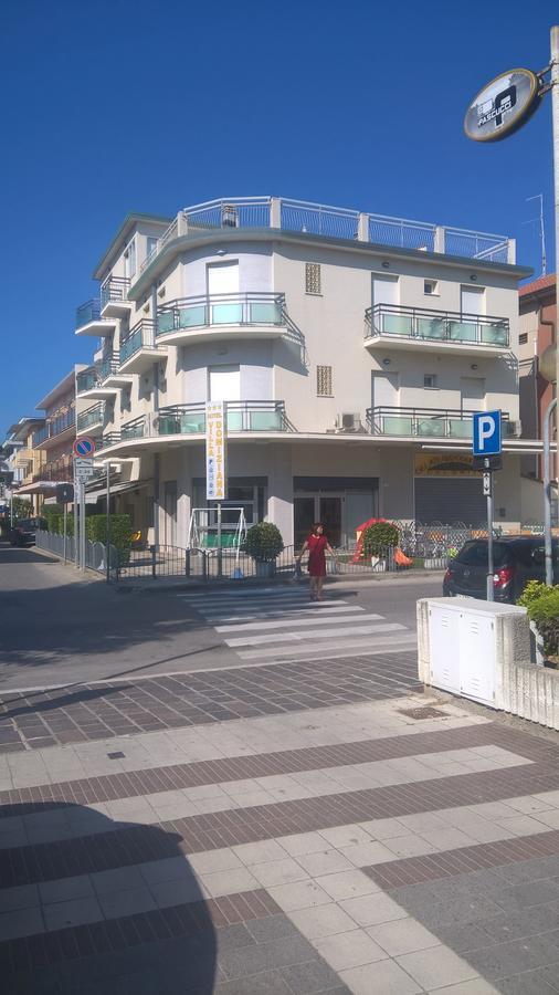 Hotel Villa Domiziana Rimini Buitenkant foto