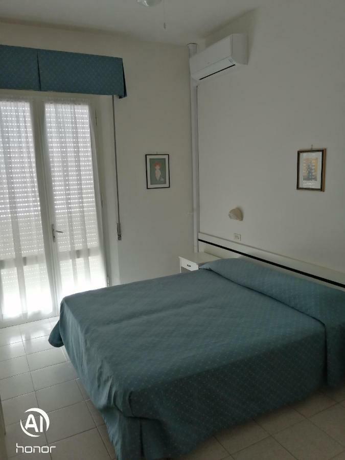Hotel Villa Domiziana Rimini Buitenkant foto