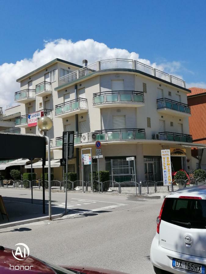 Hotel Villa Domiziana Rimini Buitenkant foto